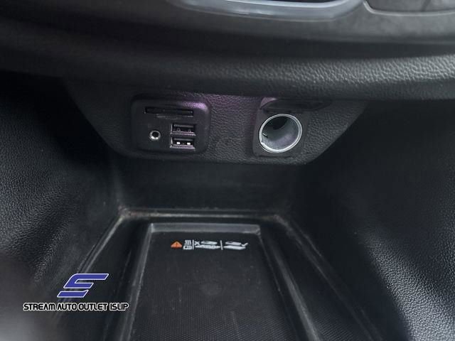 Used 2022 Chevrolet Traverse RS image 38