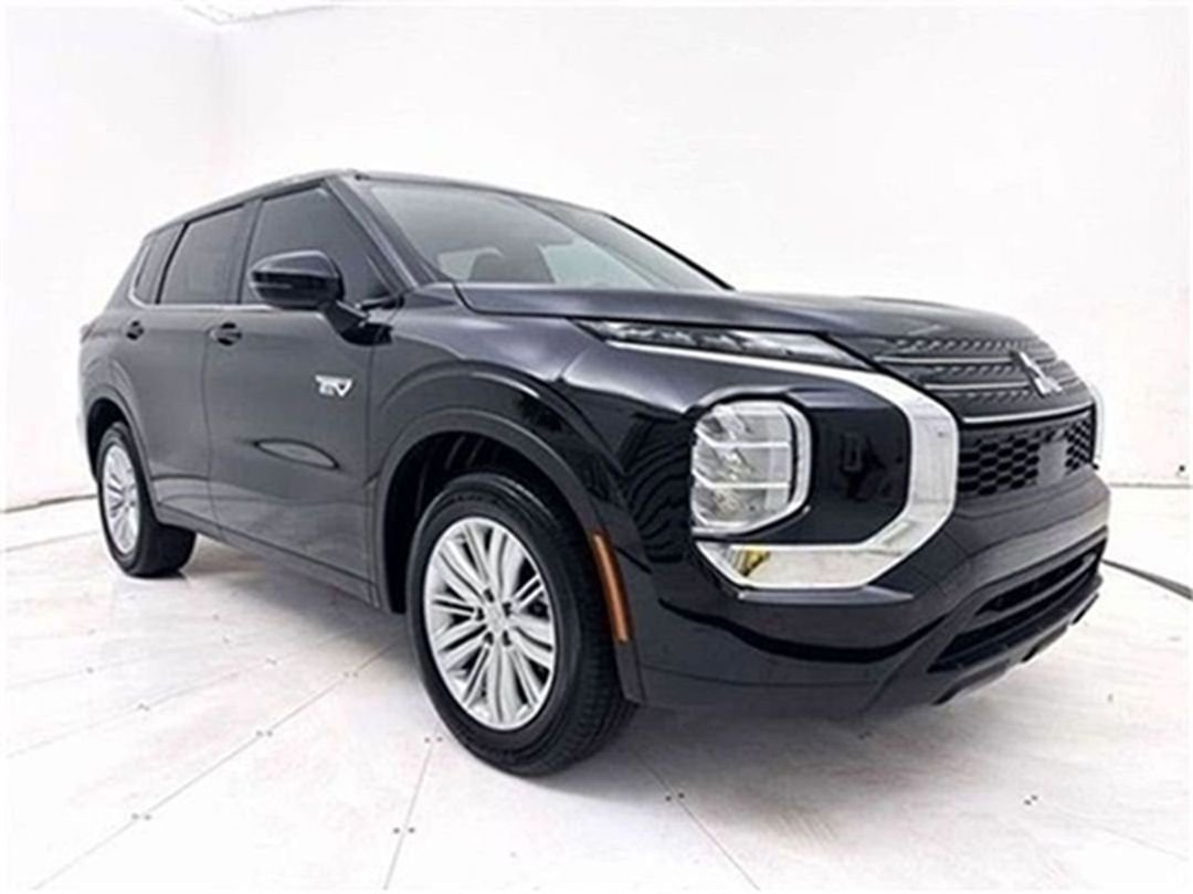 New 2025 Mitsubishi Outlander ES image 1