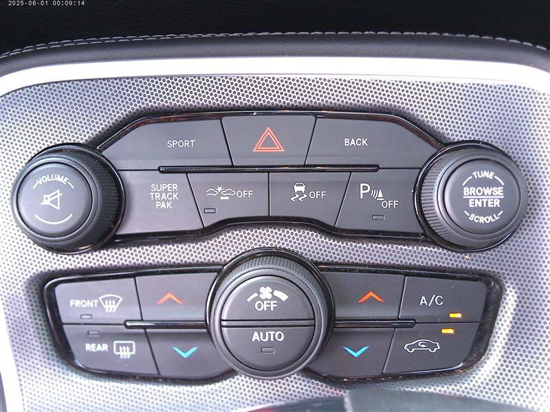 Used 2016 Dodge Challenger R/T Scat Pack w/ Leather Interior Group RWD image 18