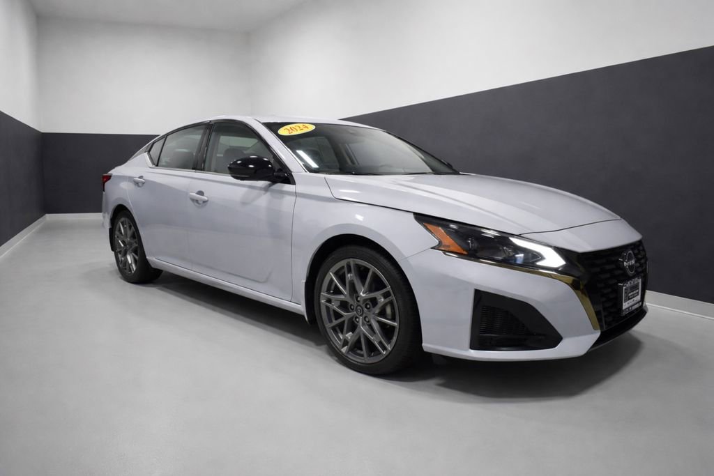 Used 2024 Nissan Altima 2.0 SR image 7