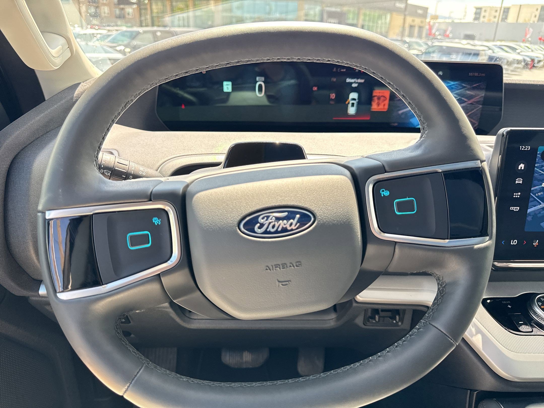 Used 2025 Ford Expedition Active AWD/4WD image 19