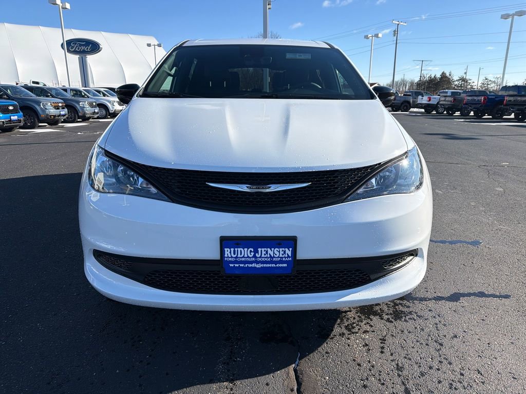 New 2026 Chrysler Voyager LX image 8