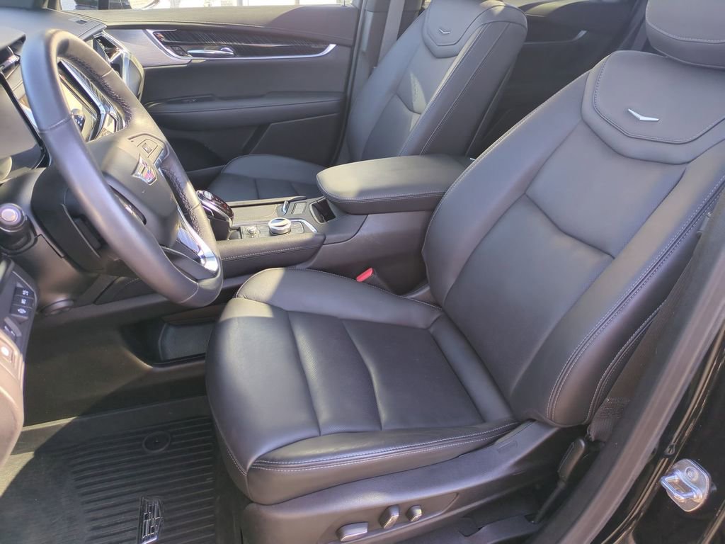 Used 2024 Cadillac XT6 Premium Luxury w/ Technology Package image 16