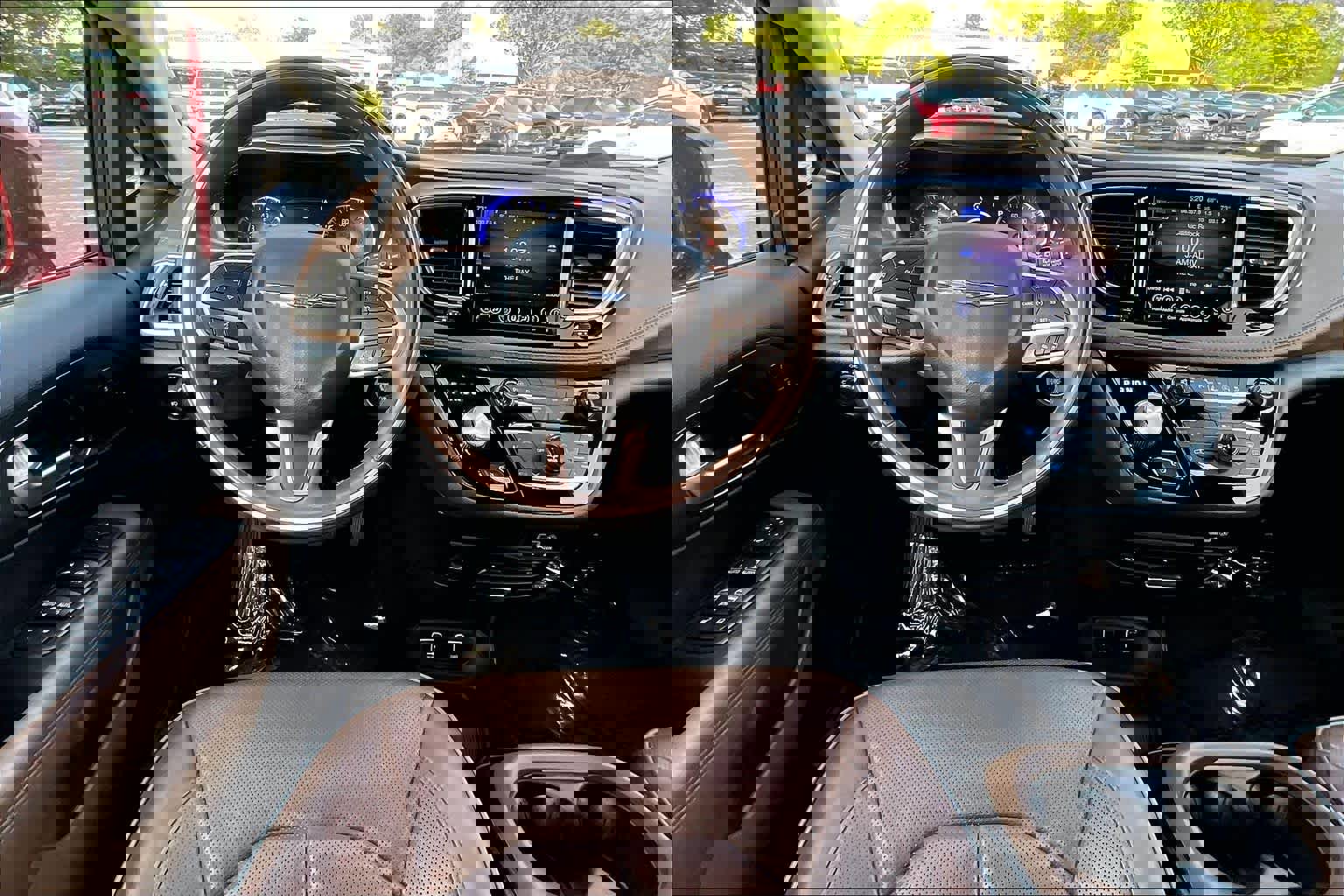 Used 2017 Chrysler Pacifica Limited FWD image 6