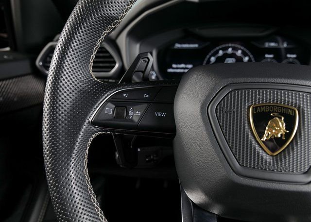 Used 2022 Lamborghini Urus image 22