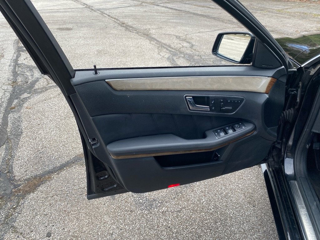Used 2010 Mercedes-Benz E 550 4MATIC Sedan image 11