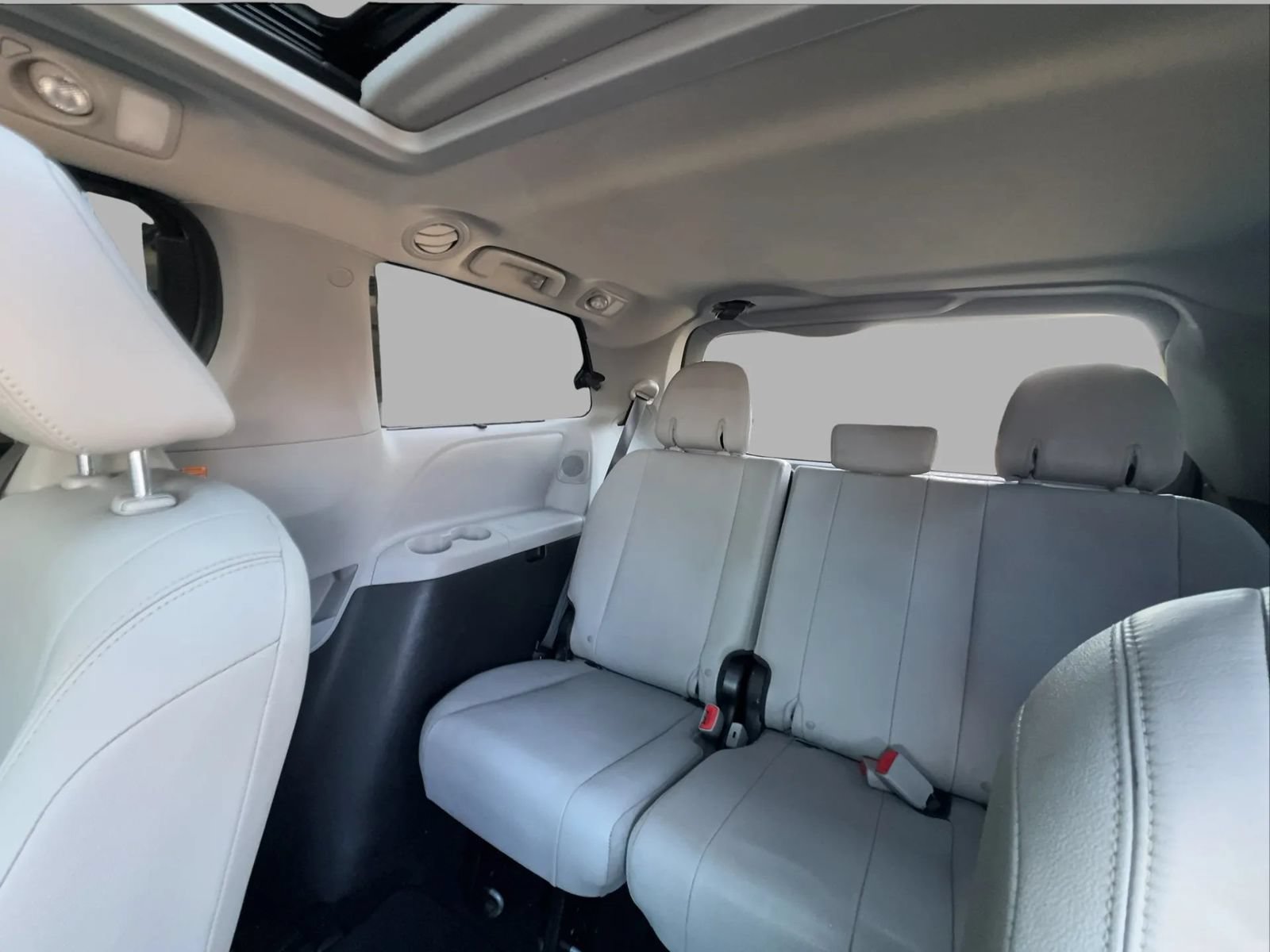 Used 2015 Toyota Sienna Limited FWD image 31
