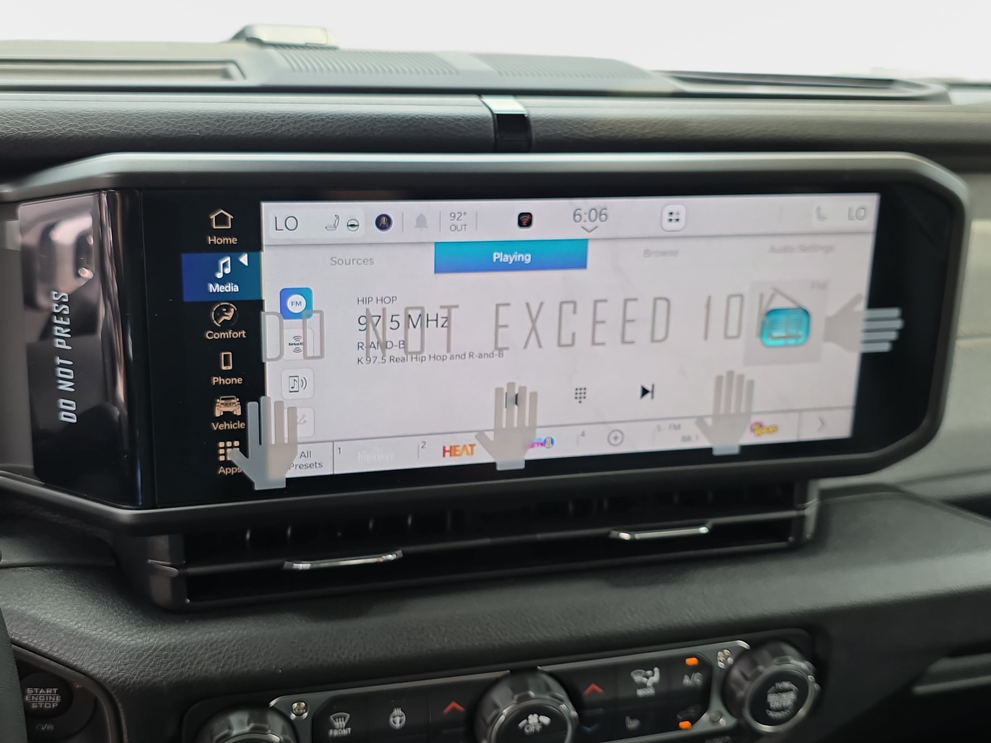 New 2026 Jeep Gladiator Sport AWD/4WD image 18