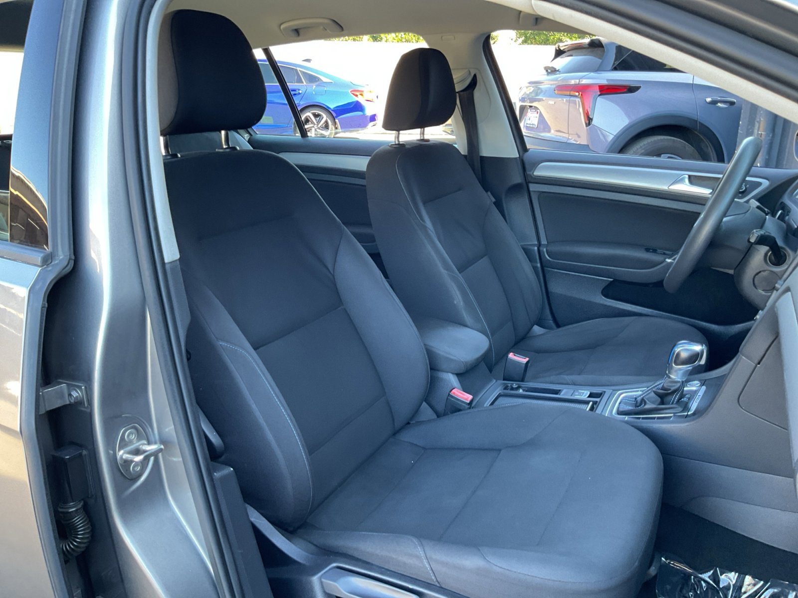 Used 2016 Volkswagen e-Golf SE w/ DC Fast Charging Package image 22