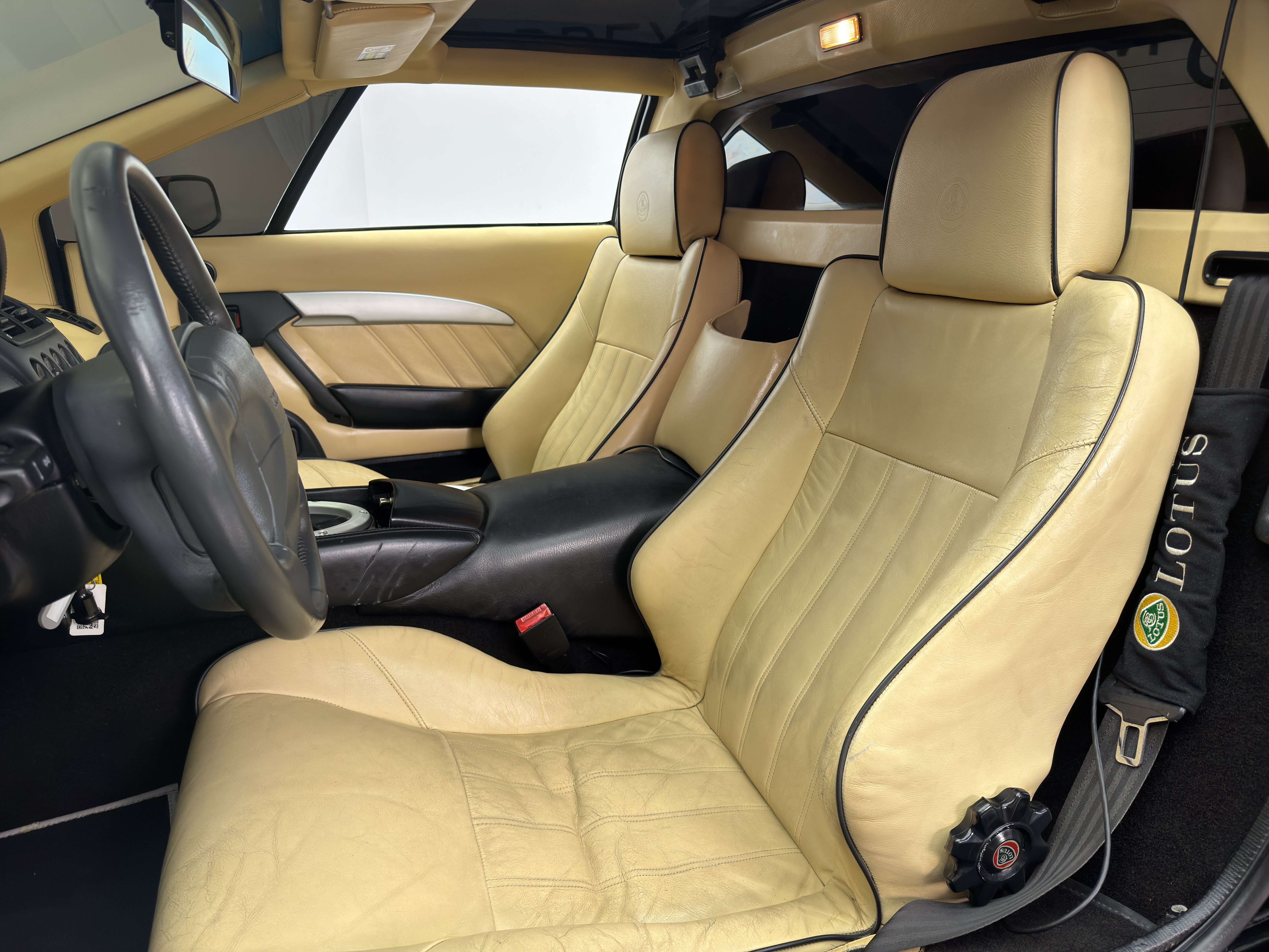Used 2002 Lotus Esprit RWD image 15