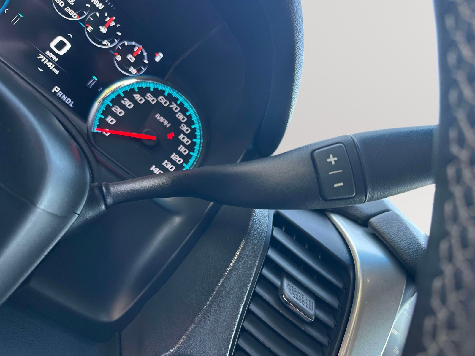 Used 2020 Chevrolet Suburban Premier w/ Premier Plus Edition image 16