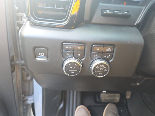 Used 2025 GMC Sierra 2500 AT4 w/ AT4 Premium Plus Package AWD/4WD image 26