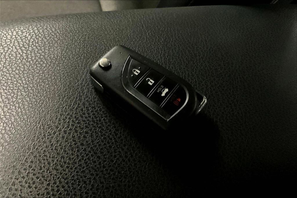 Used 2019 Toyota Camry LE image 34