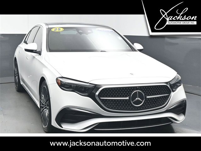 Used 2025 Mercedes-Benz E 350 Sedan image 3