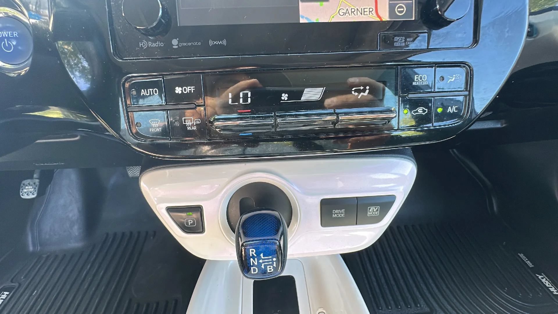 Used 2017 Toyota Prius Four w/ Advanced Technology Package FWD image 38