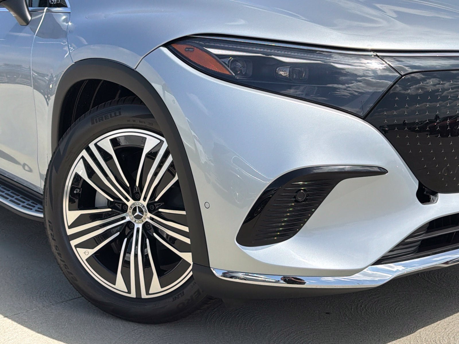 New 2027 Mercedes-Benz EQS 400 4MATIC SUV image 4
