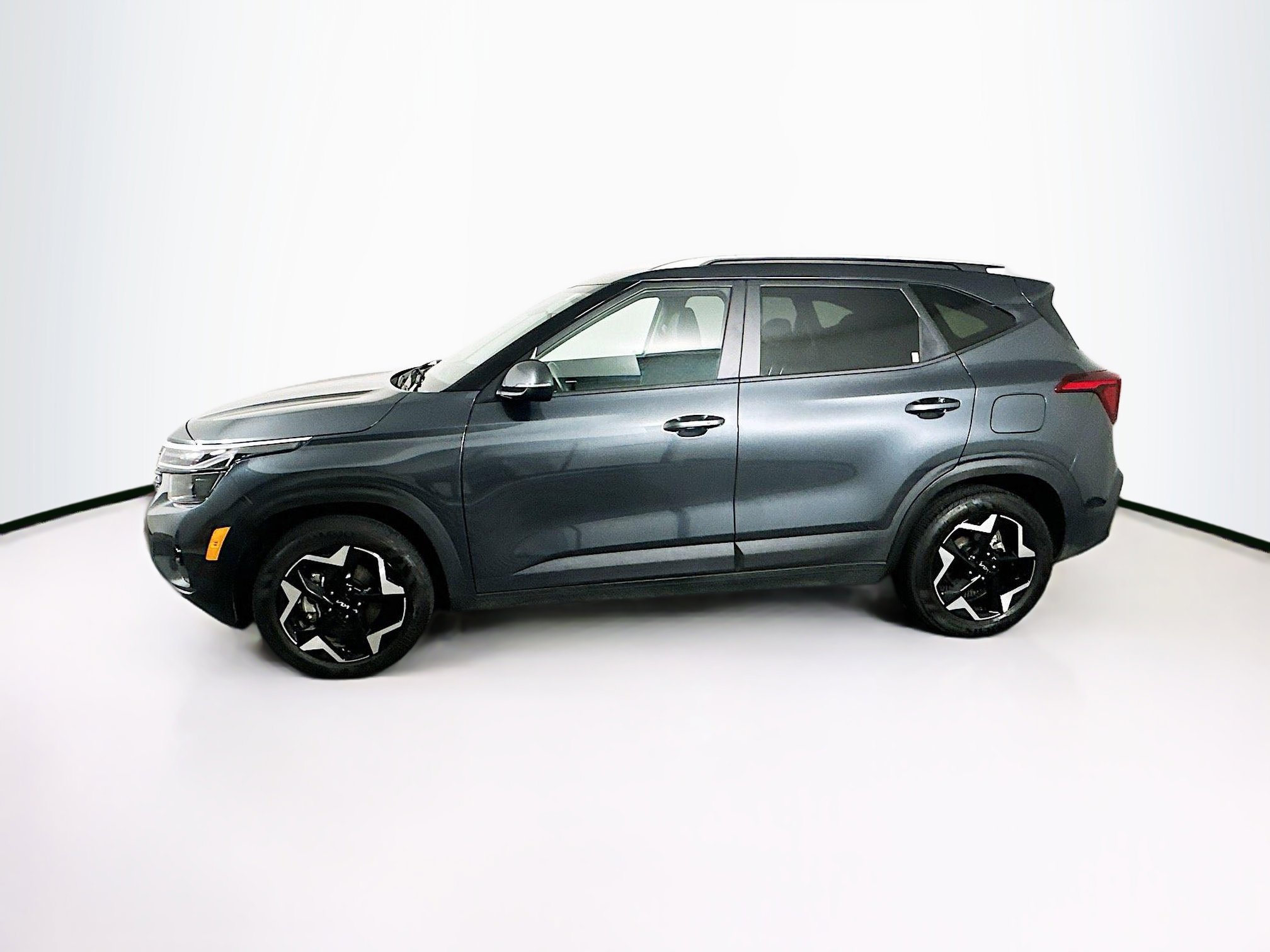 Used 2025 Kia Seltos S FWD image 4
