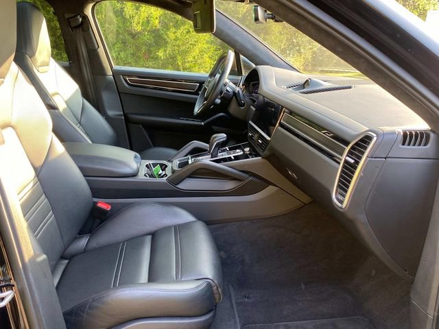 Used 2023 Porsche Cayenne GTS AWD/4WD image 36