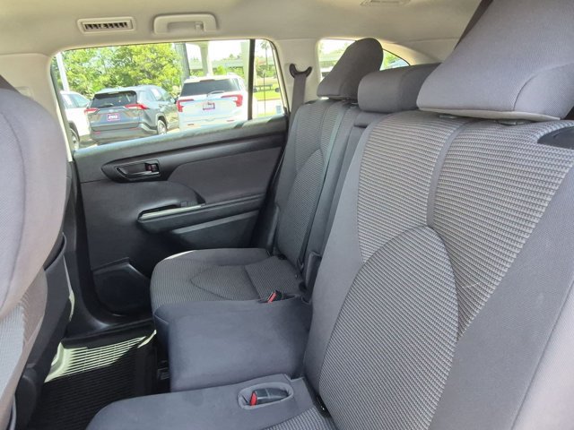 Used 2021 Toyota Highlander L FWD image 19