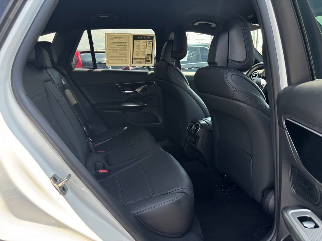 Used 2025 Mercedes-Benz GLC 300 4MATIC image 14