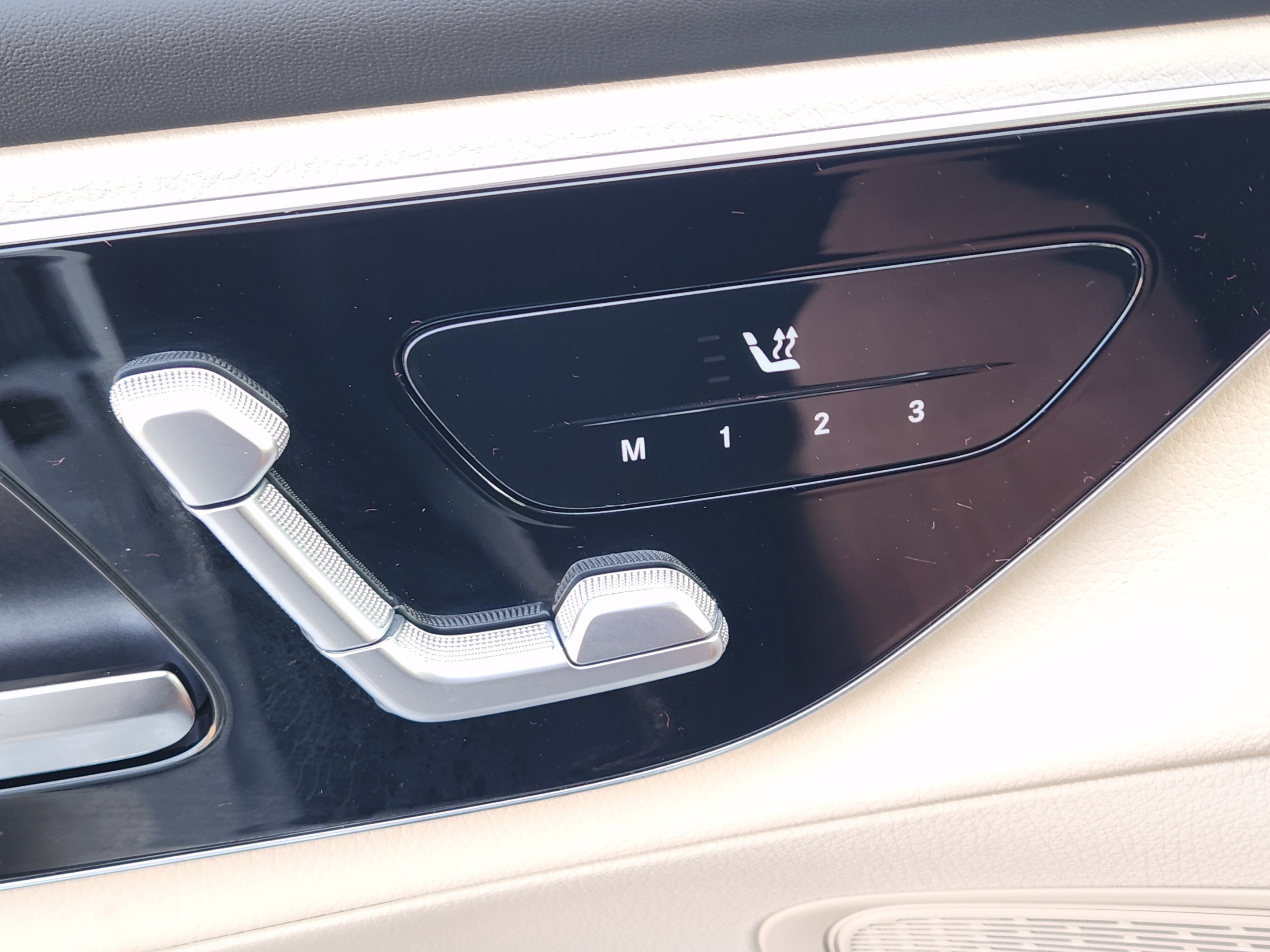 Used 2025 Mercedes-Benz GLC 300 image 17