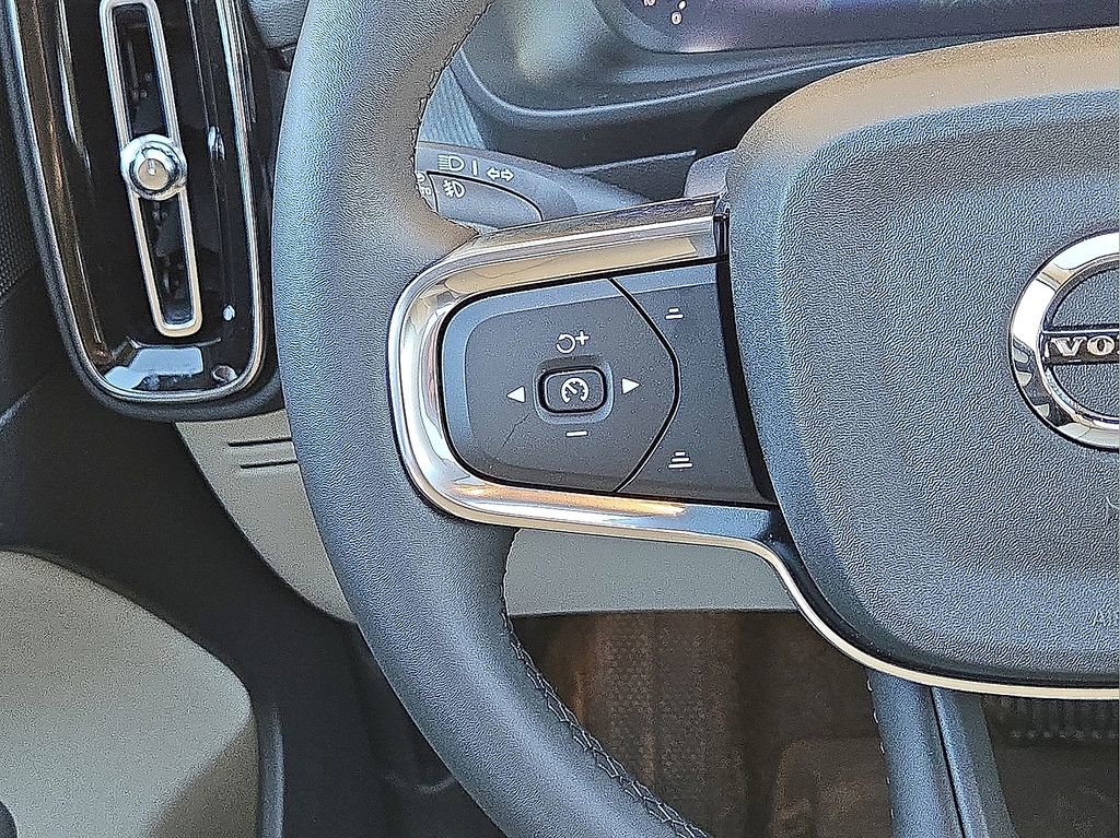 New 2026 Volvo XC40 B5 Plus w/ Protection Package Premier AWD/4WD image 18