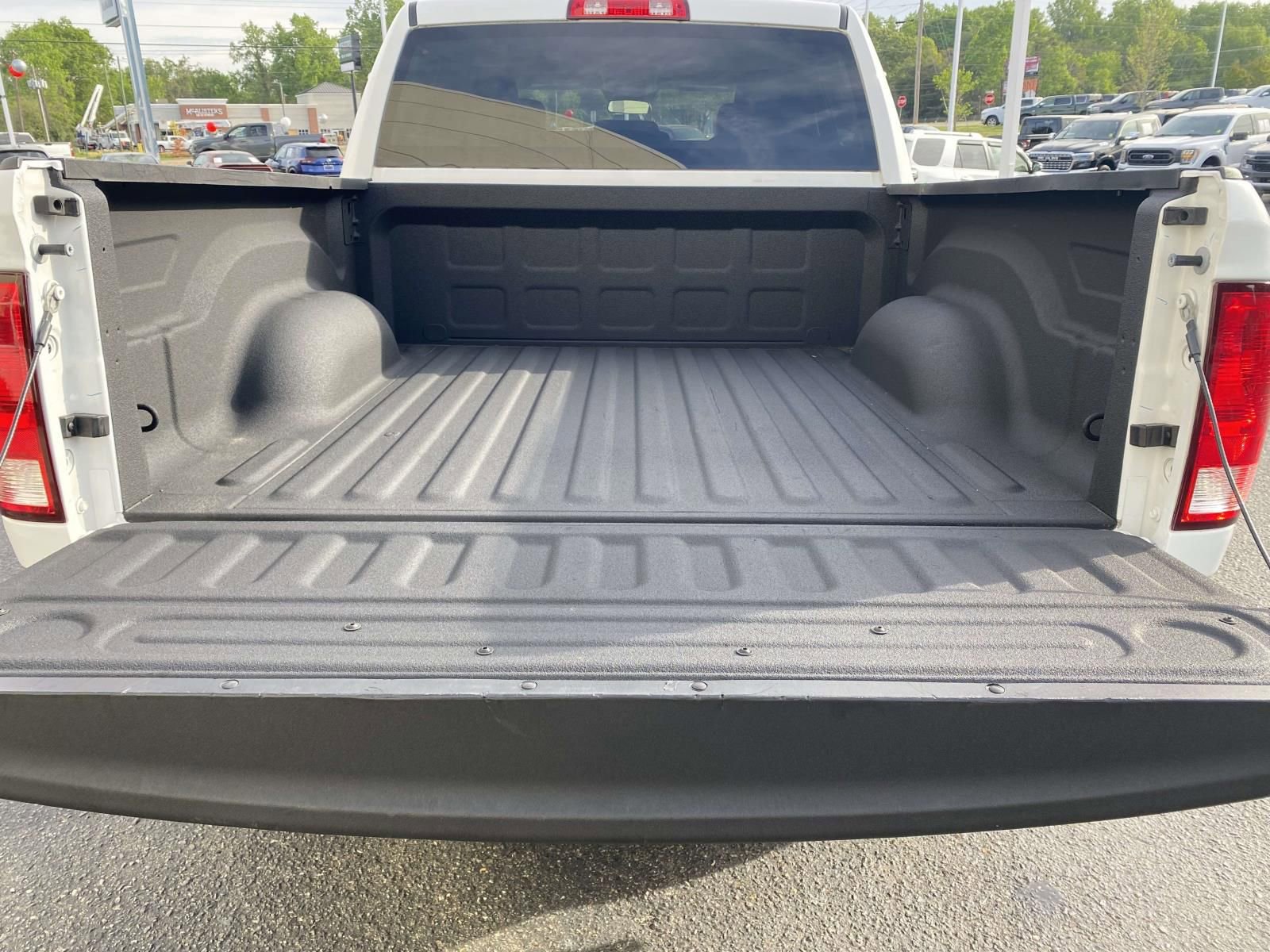 Used 2022 RAM 1500 Tradesman w/ Chrome Appearance Group image 9
