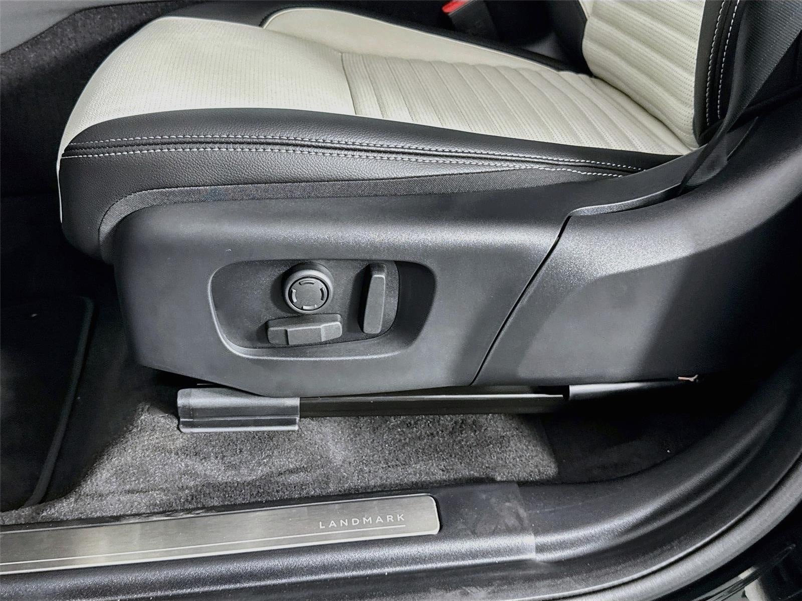 New 2026 Land Rover Discovery Sport Landmark AWD/4WD image 22