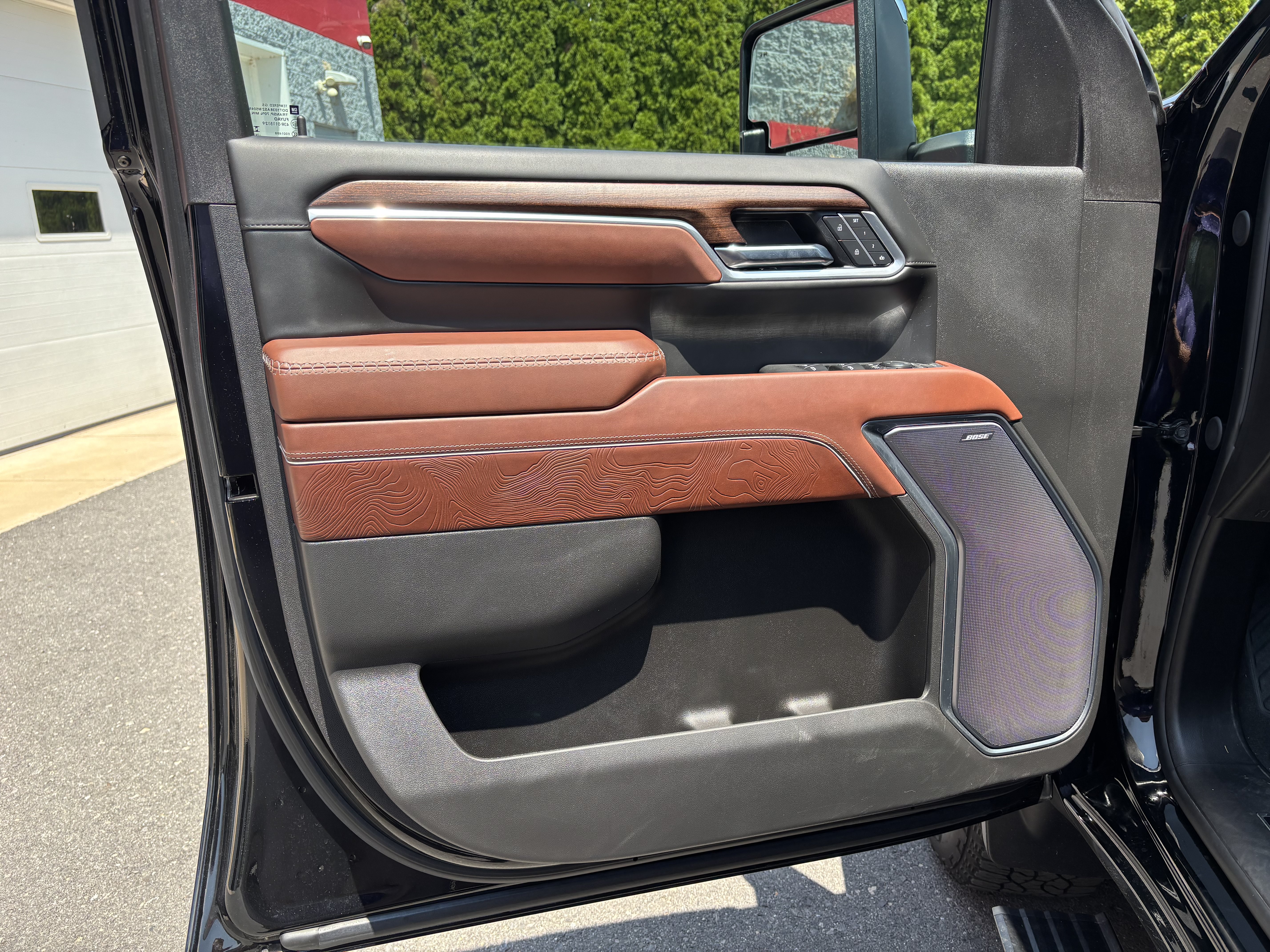 Used 2025 GMC Sierra 3500 Denali Ultimate w/ LPO, GMC Protection Package AWD/4WD image 13