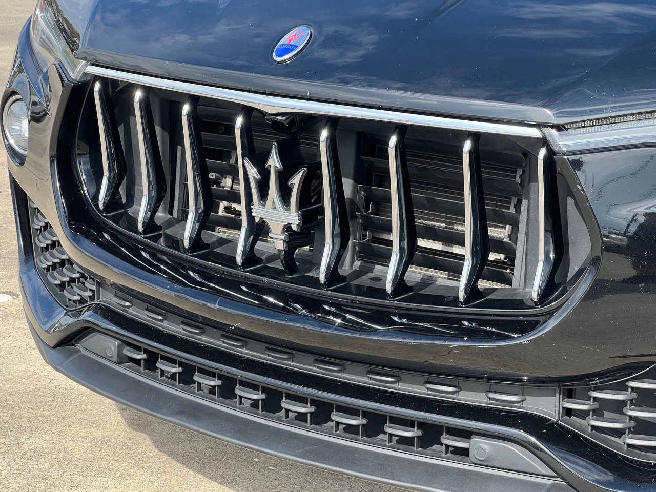 Used 2018 Maserati Levante image 10