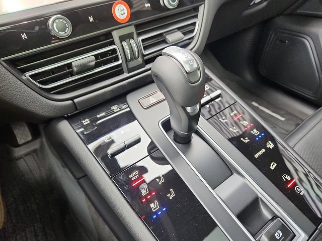 New 2026 Porsche Macan AWD/4WD image 23