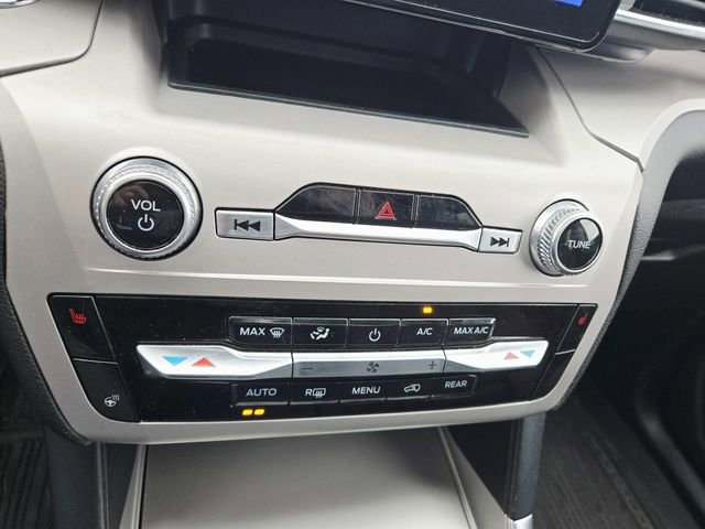 Used 2023 Ford Explorer XLT w/ Equipment Group 202A image 27