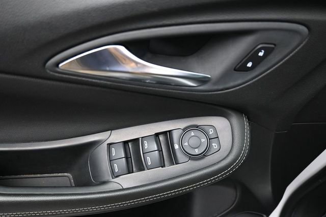 Used 2025 Buick Encore GX Preferred AWD/4WD image 13