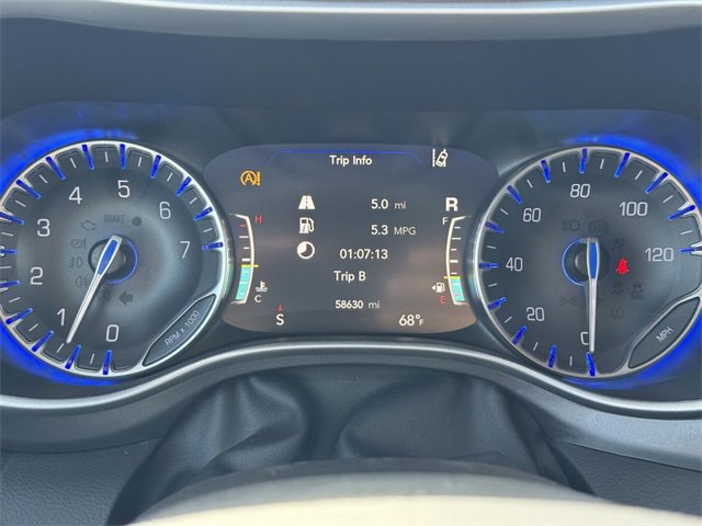 Used 2022 Chrysler Pacifica Touring-L image 19