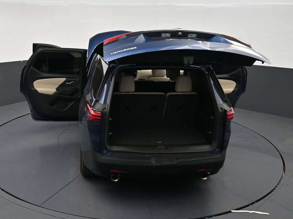Used 2022 Chevrolet Traverse LS FWD image 32