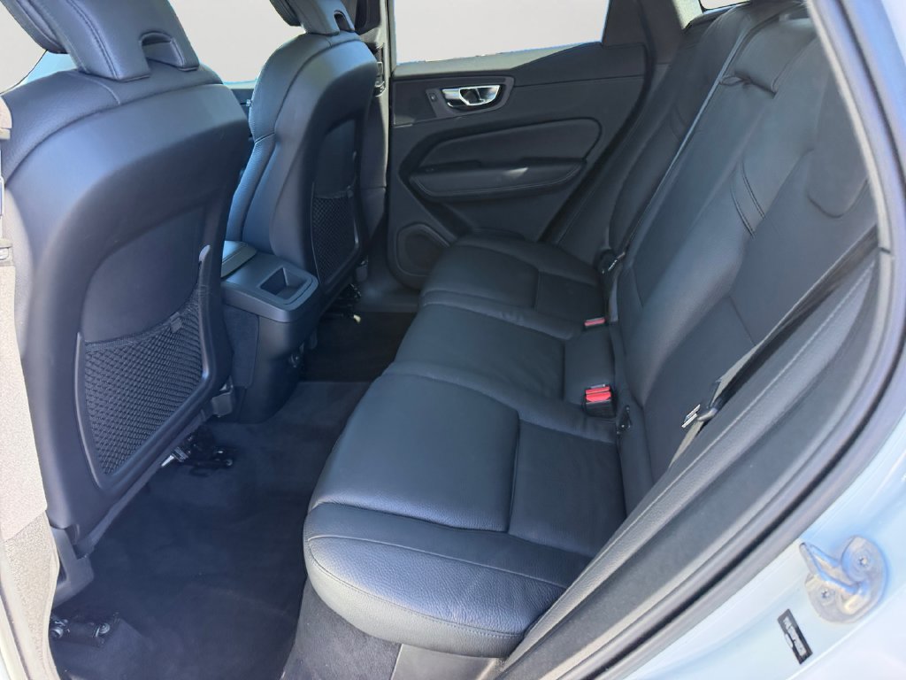 Used 2023 Volvo XC60 B5 Plus AWD/4WD image 12
