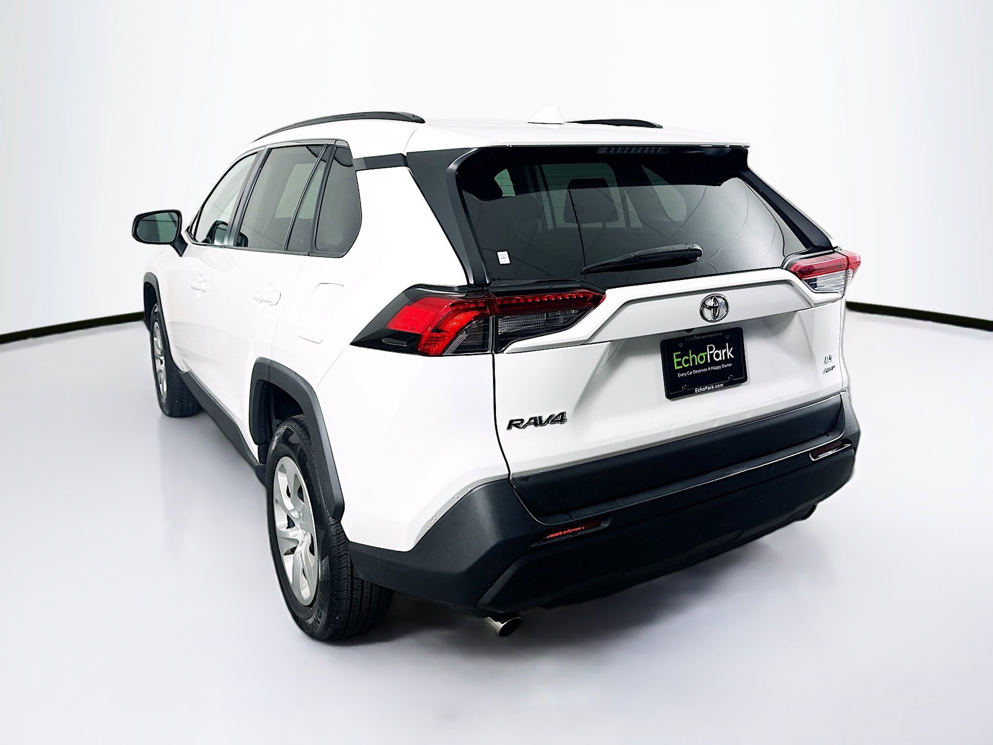Used 2021 Toyota RAV4 LE AWD/4WD image 5