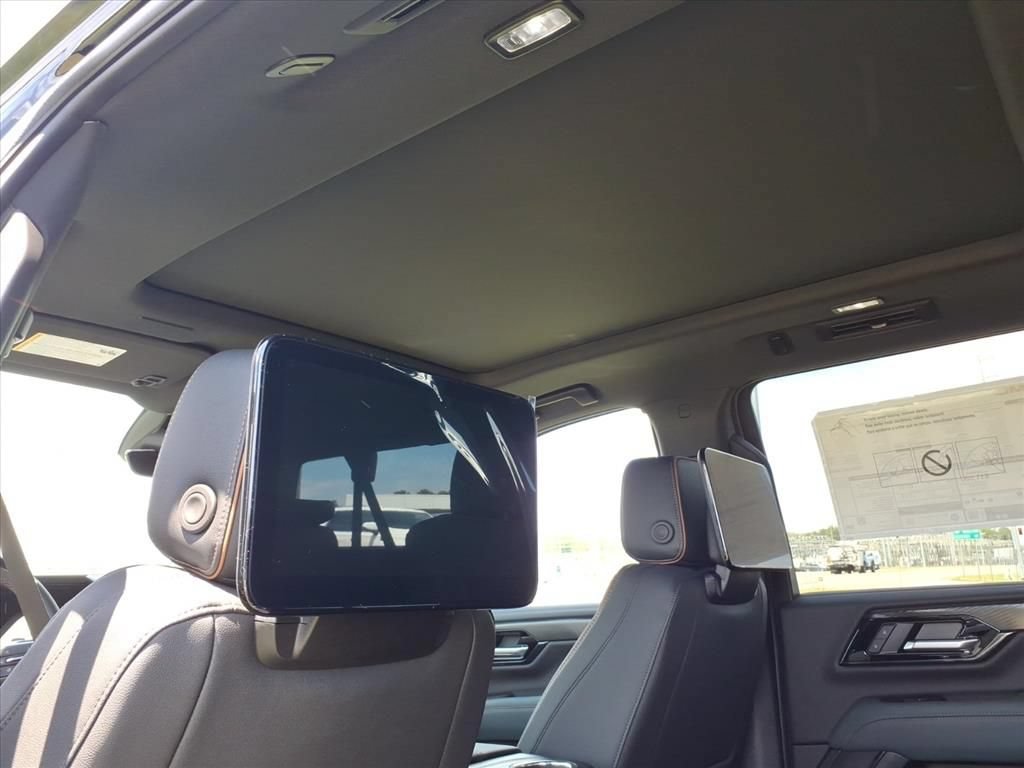 New 2026 GMC Yukon XL AT4 w/ AT4 Premium Plus Package AWD/4WD image 16