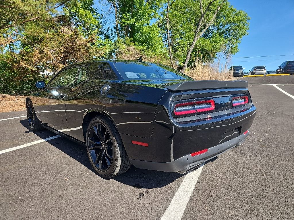 Used 2018 Dodge Challenger R/T w/ Driver Convenience Group RWD image 7