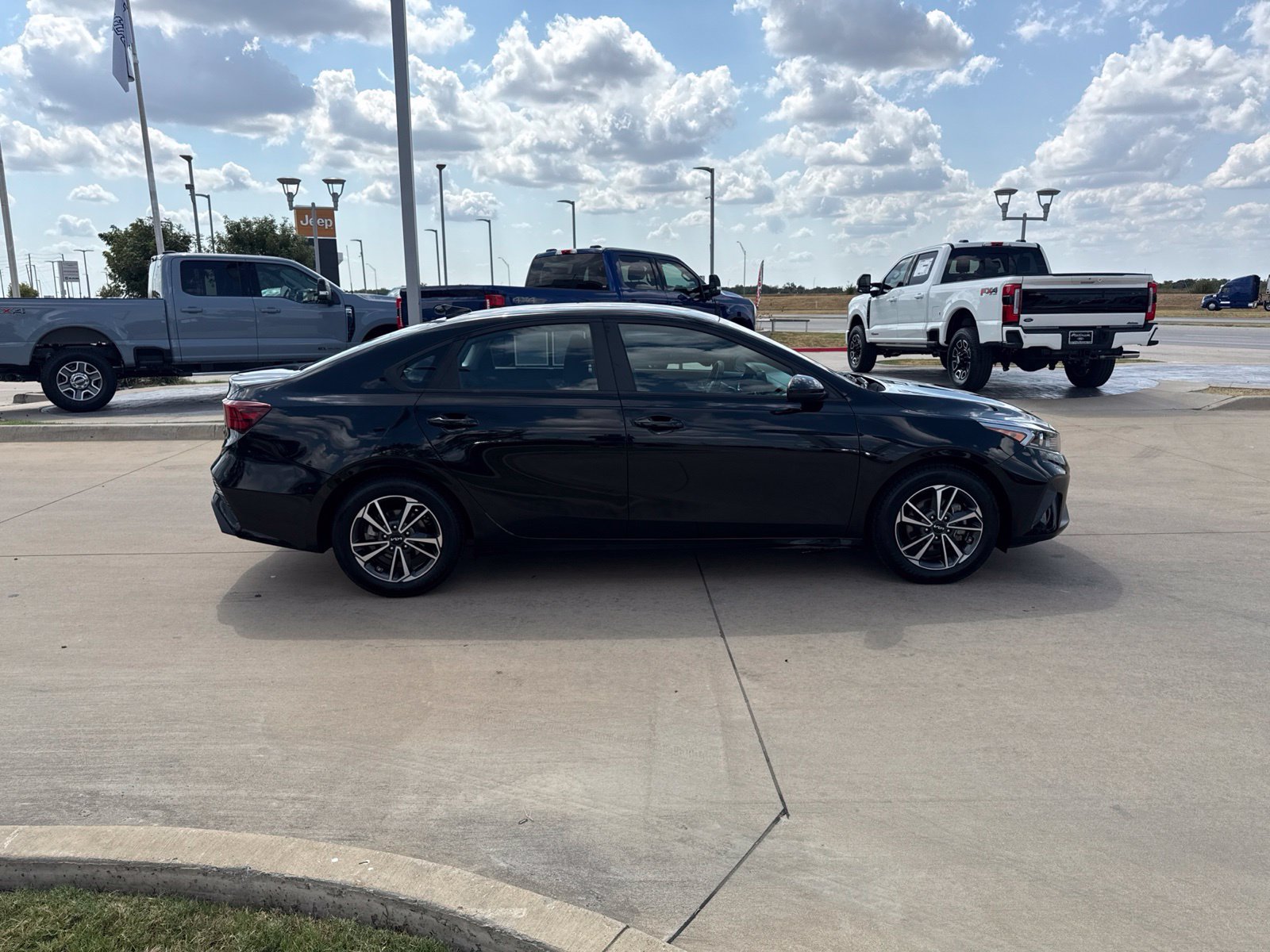 Used 2023 Kia Forte LXS FWD image 7