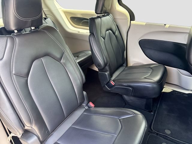 Used 2023 Chrysler Pacifica Touring-L FWD image 29