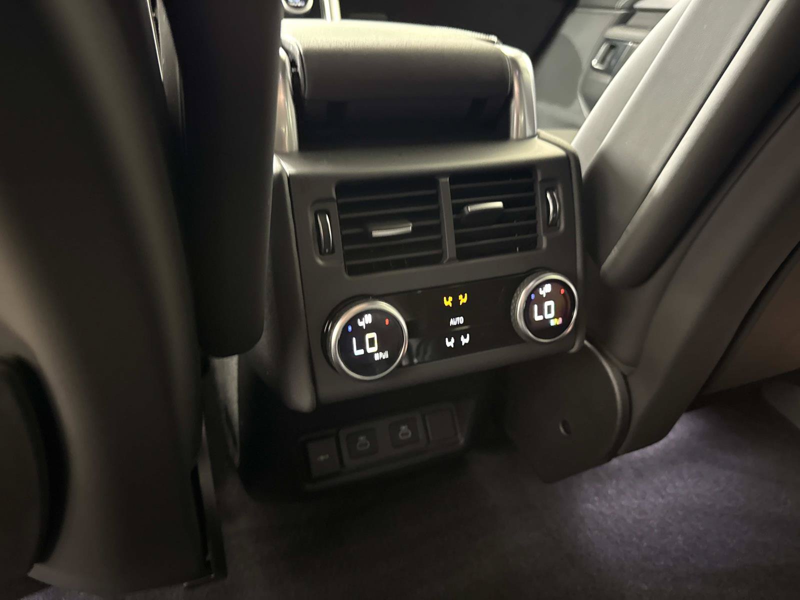 New 2026 Land Rover Discovery Dynamic SE AWD/4WD image 15