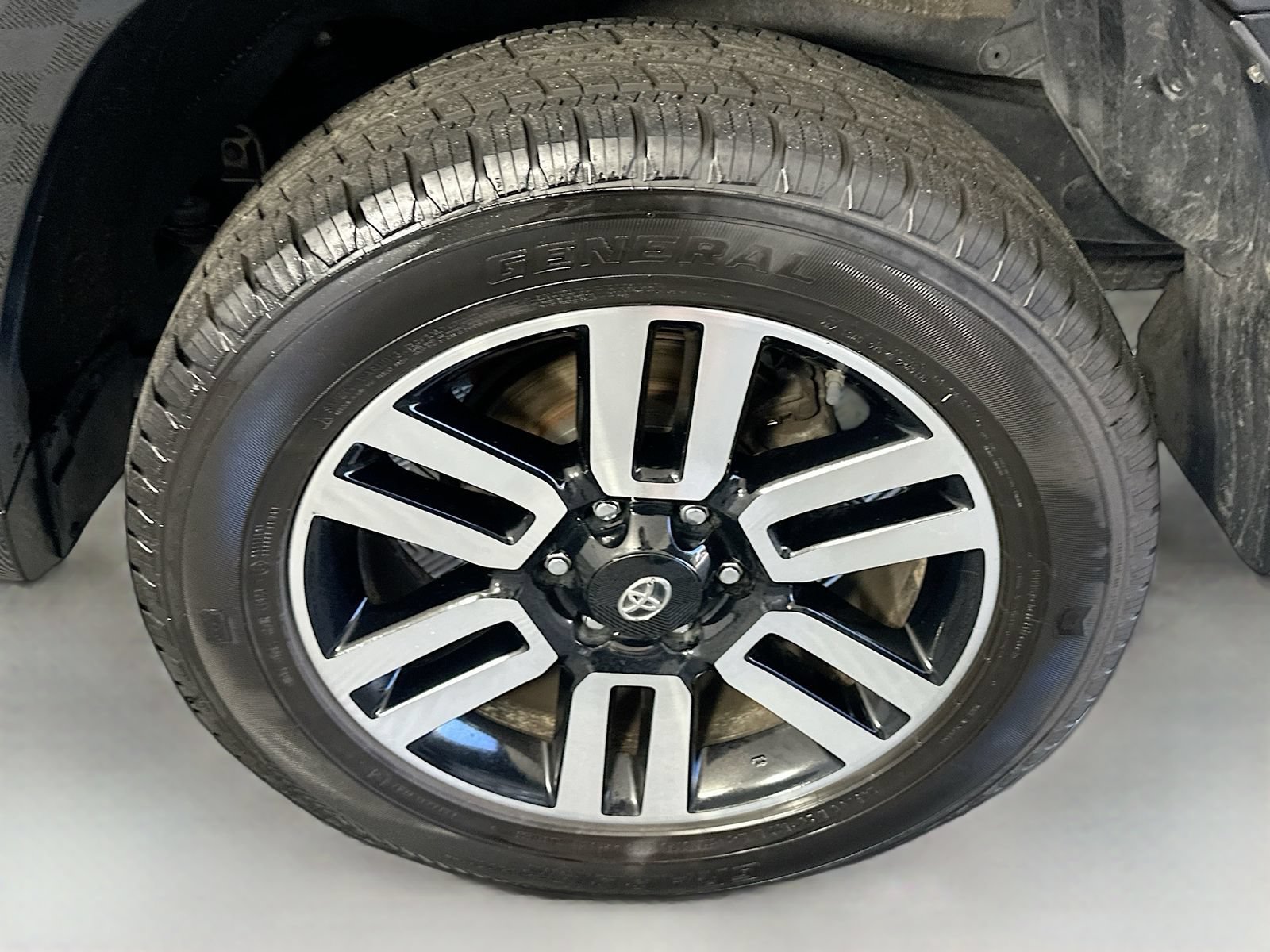 Used 2019 Toyota 4Runner Limited AWD/4WD image 31