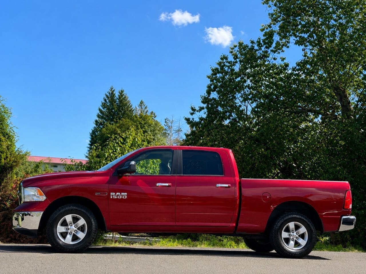 Used 2015 RAM 1500 Classic SLT w/ Luxury Group AWD/4WD image 3