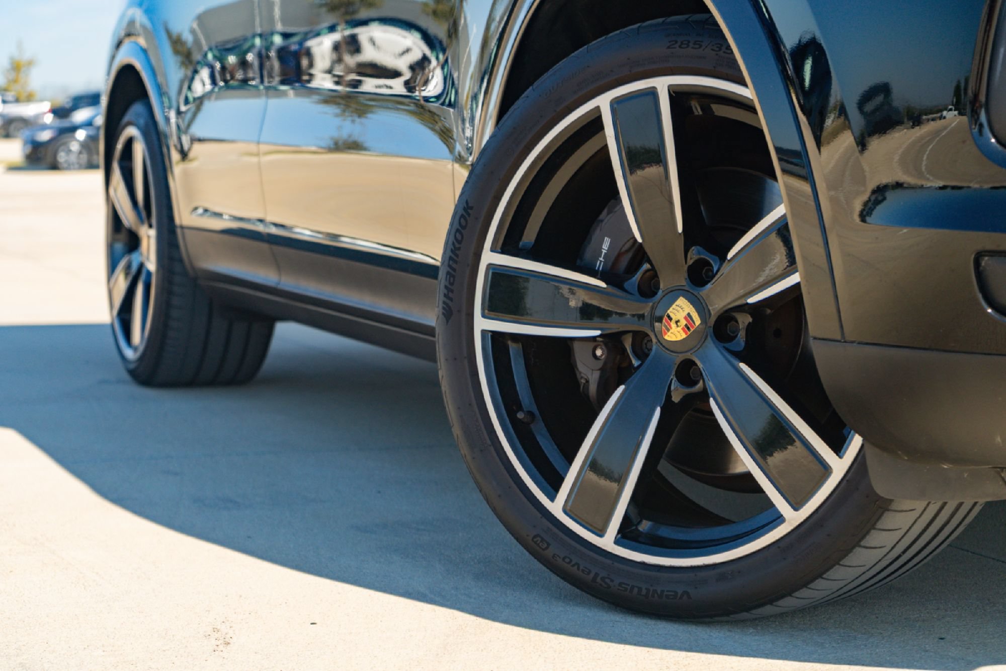 Used 2023 Porsche Cayenne Platinum Edition AWD/4WD image 2