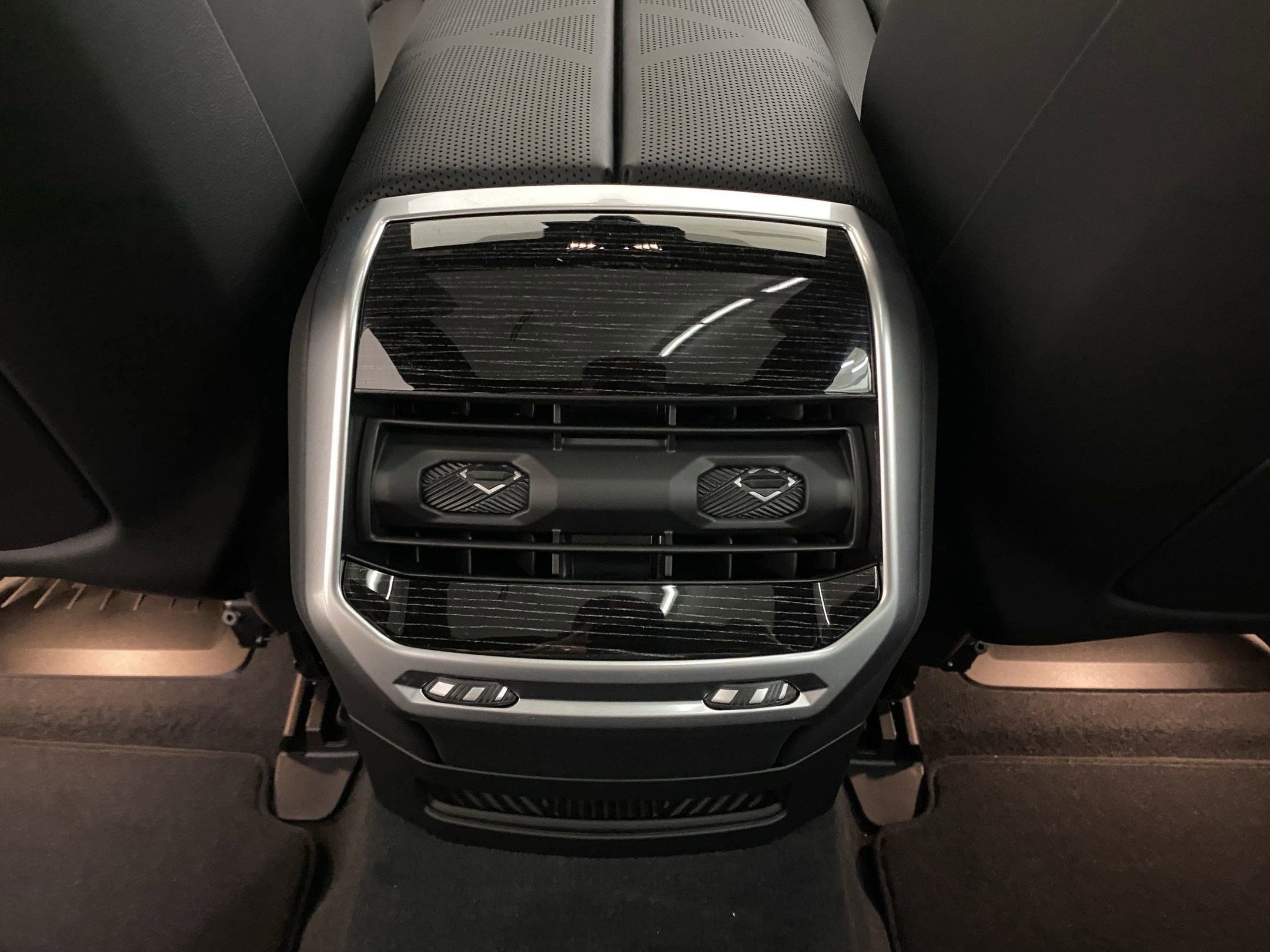 Used 2025 BMW i7 xDrive60 AWD/4WD image 33