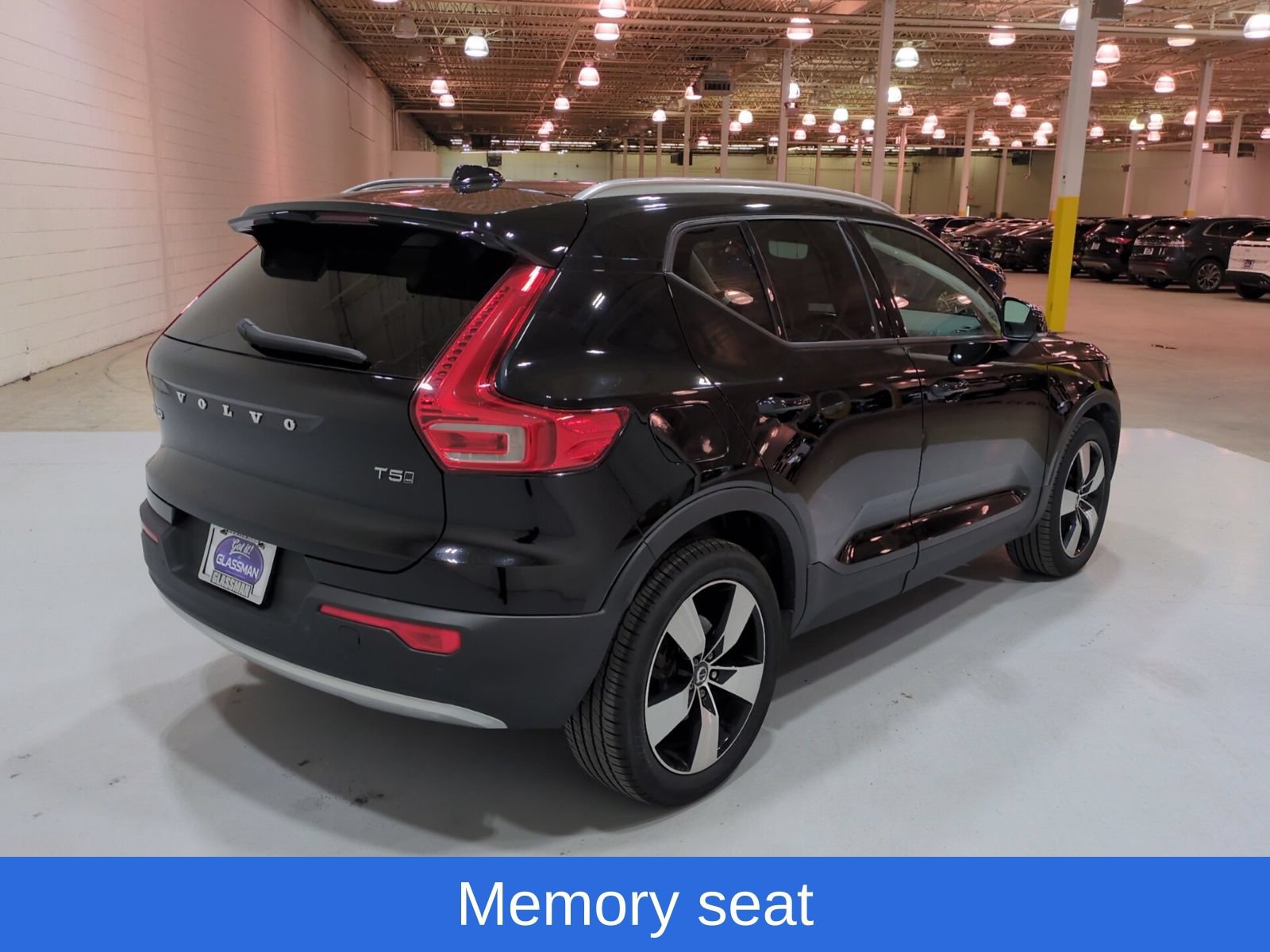 Used 2022 Volvo XC40 T5 Momentum w/ Premium Package AWD/4WD image 3