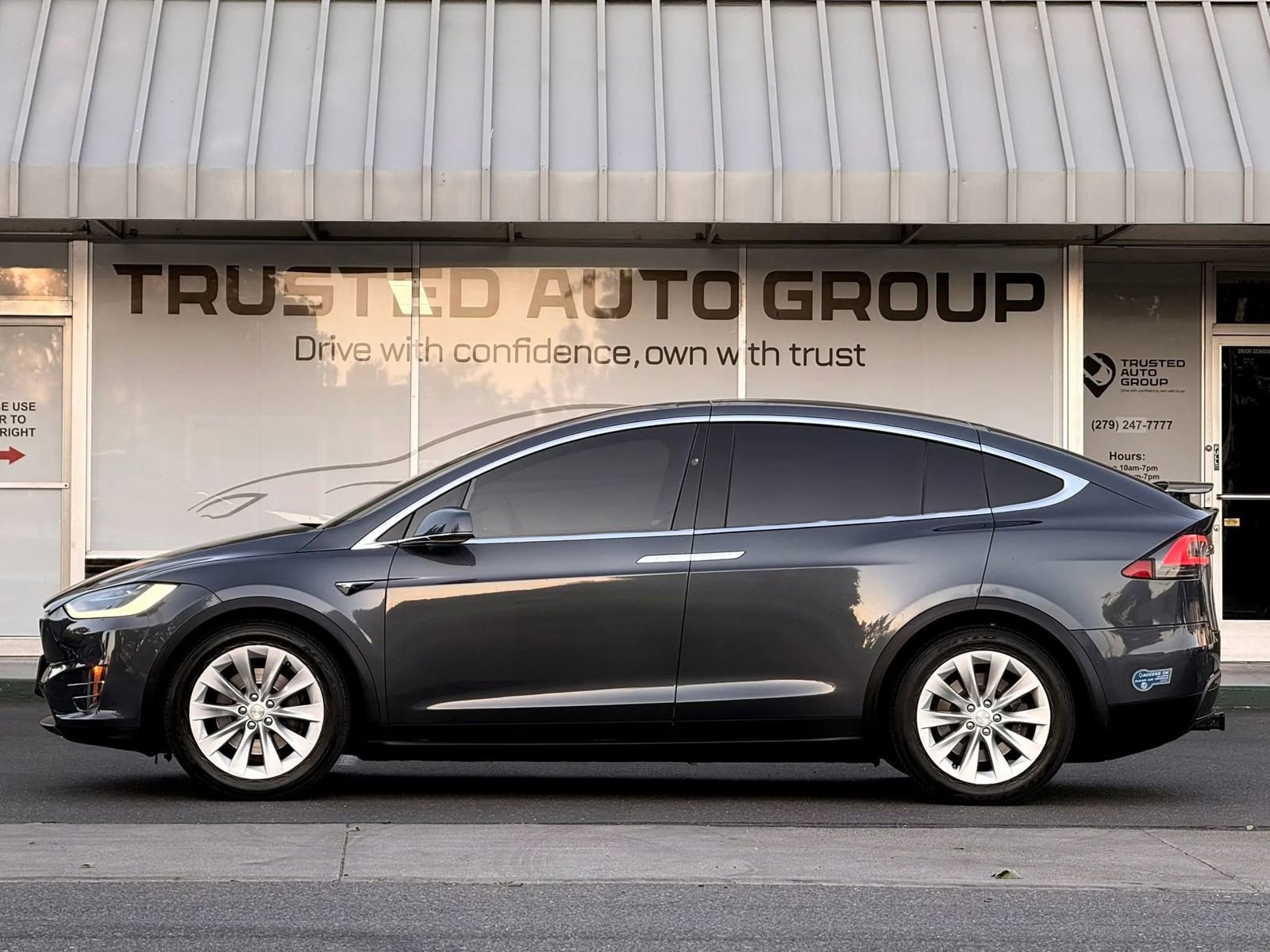 Used 2017 Tesla Model X 100D AWD/4WD image 6
