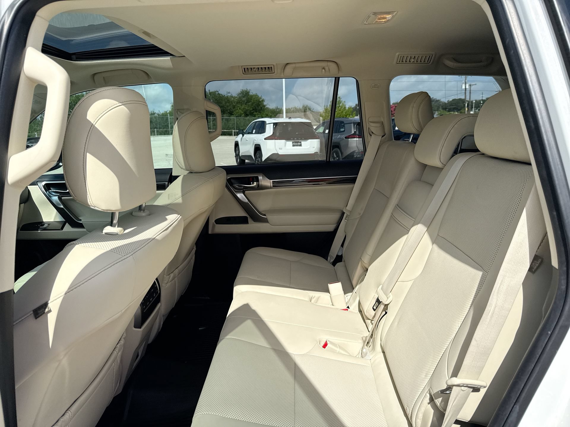 Used 2022 Lexus GX 460 Premium w/ Premium Package AWD/4WD image 25