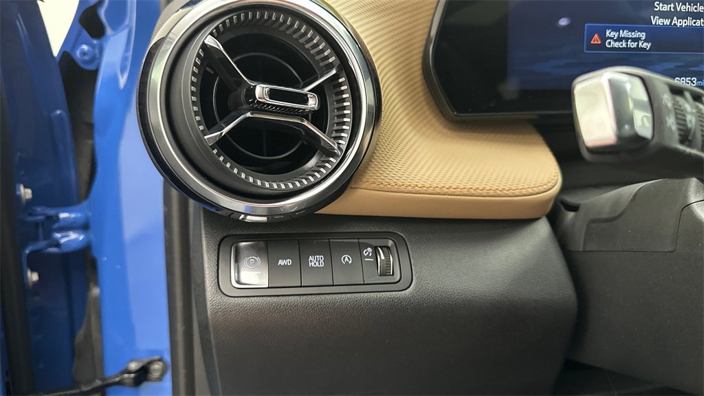 Used 2025 Chevrolet Equinox ACTIV w/ Safety and Technology Package image 31